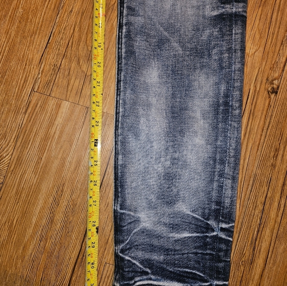 Men's Rock Revival Jeans - Picture 5 of 5